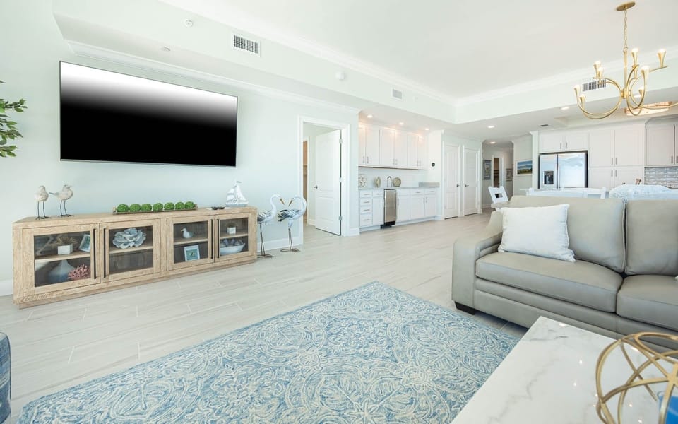 Condo, 4 Bedrooms | Living area