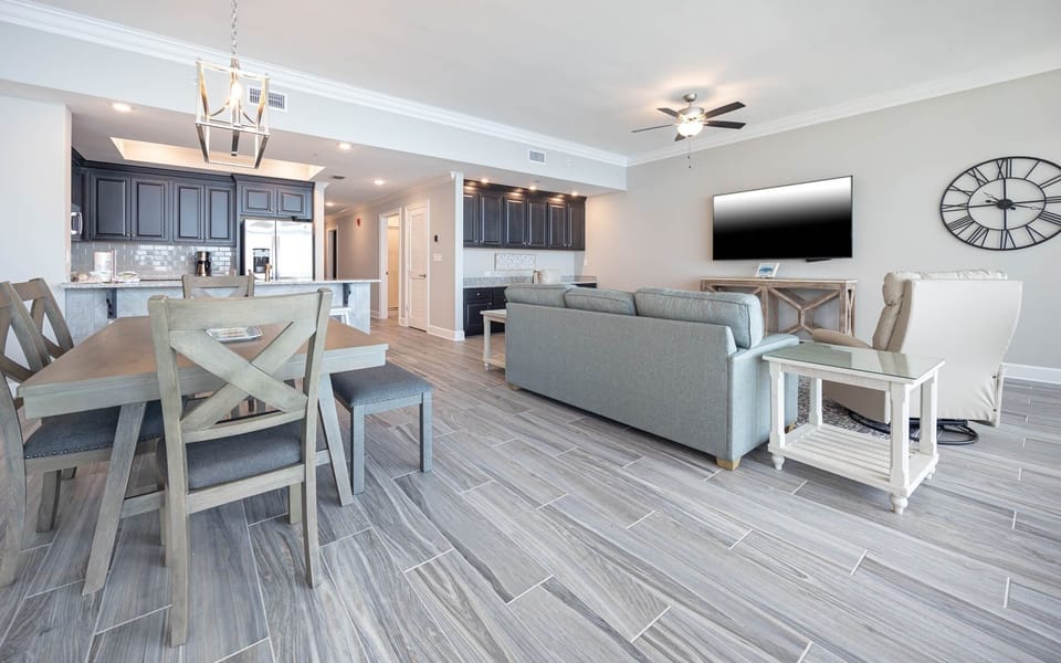 Condo, 2 Bedrooms | Dining