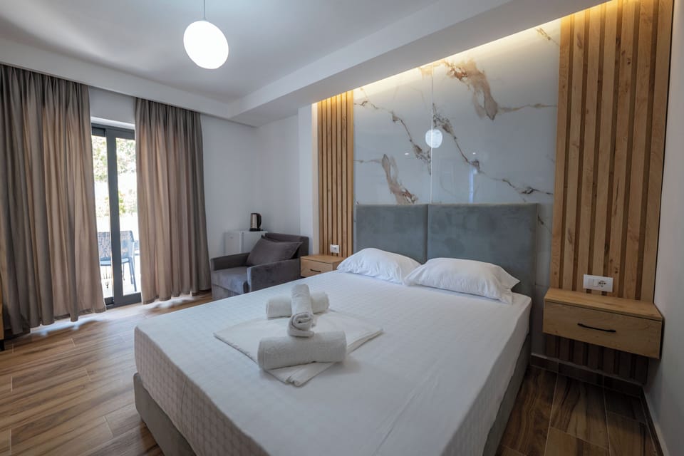 Triple Room | Soundproofing, free WiFi