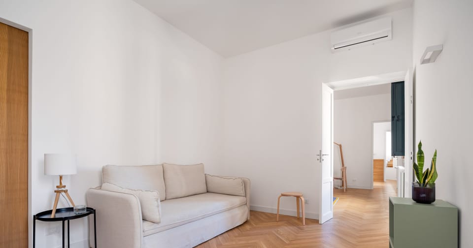 Apartment | Living area | 35-inch TV with digital channels