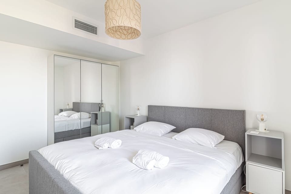 King size bed 