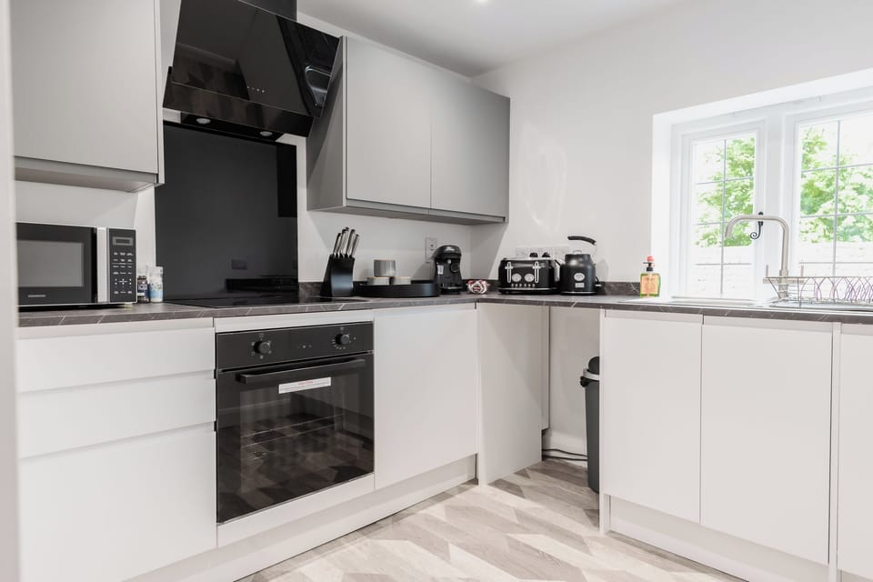 Apartment | Private kitchen | Fridge, microwave, oven, stovetop