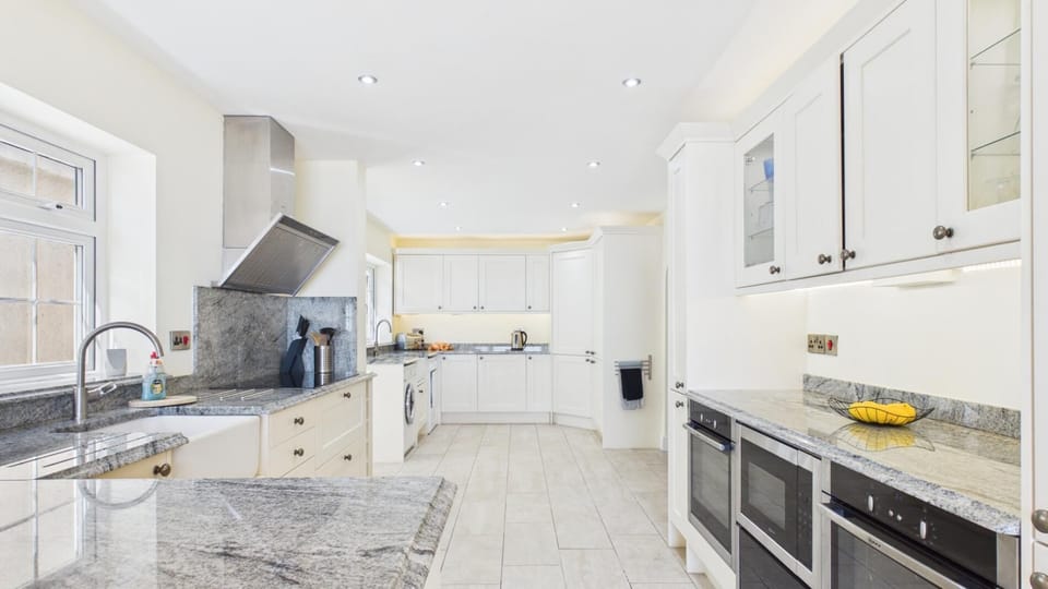 Rainbow Leap - 5 Bed Holiday Home - Saundersfoot (28263)