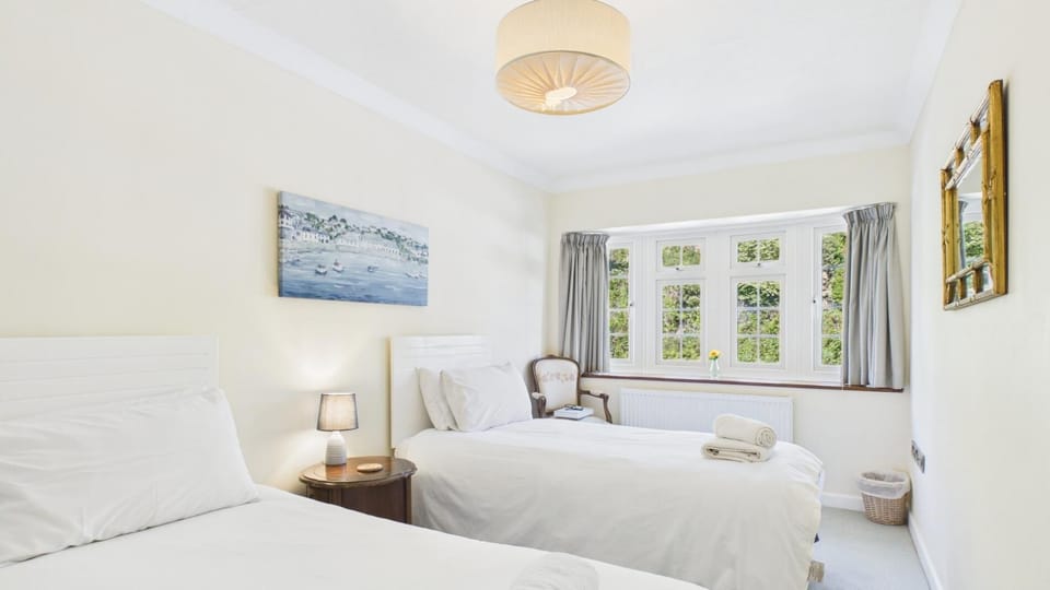 Rainbow Leap - 5 Bed Holiday Home - Saundersfoot (28243)