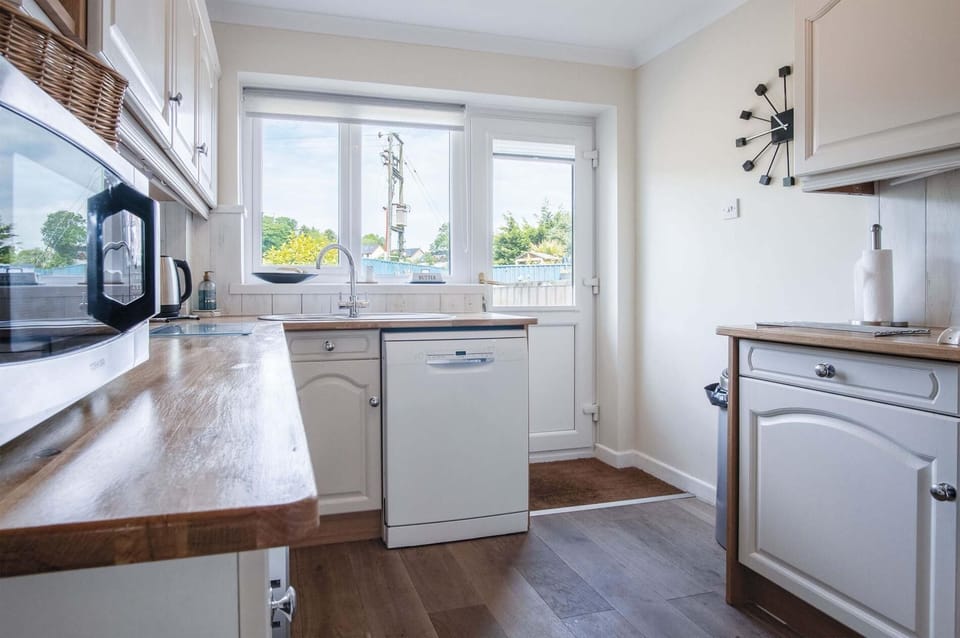 Clover Cottage - 2 Bedroom Cottage - Begelly (21058)