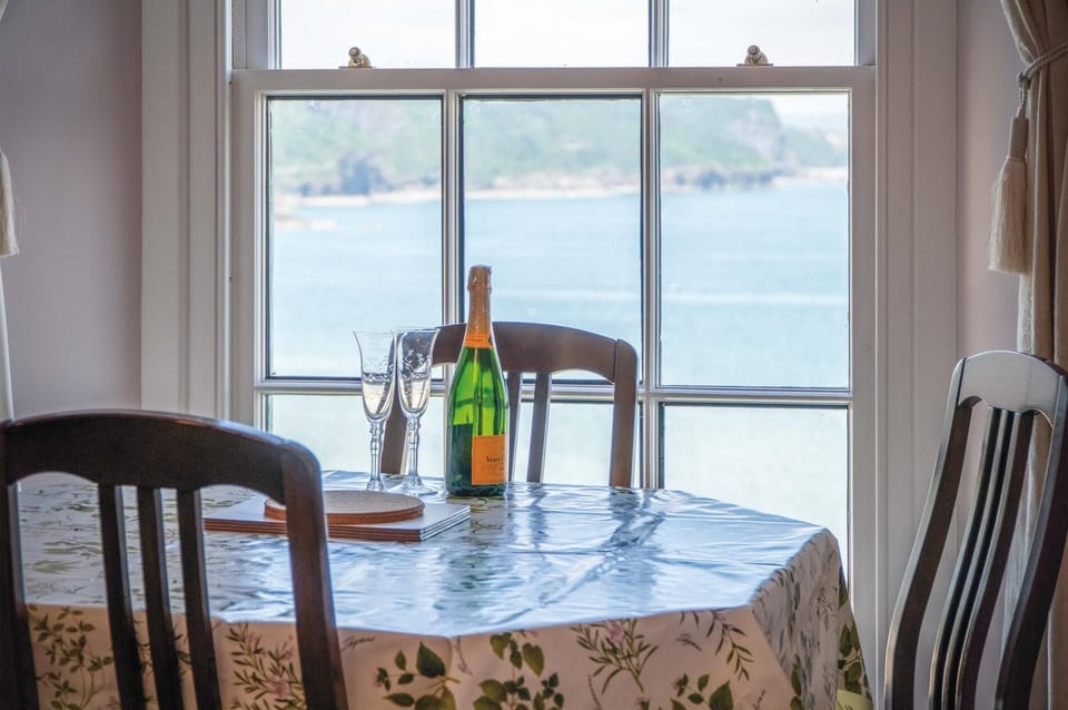 5 Belle Vue Court - 2 Bedroom Apartment - Tenby (20291)