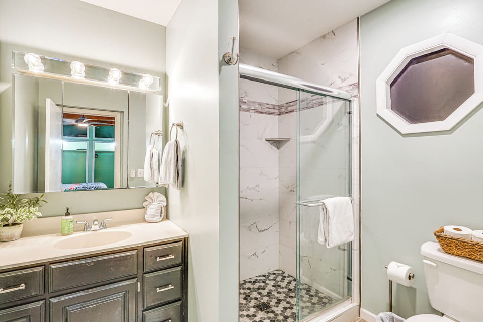 En-Suite Bathroom | Towels Provided