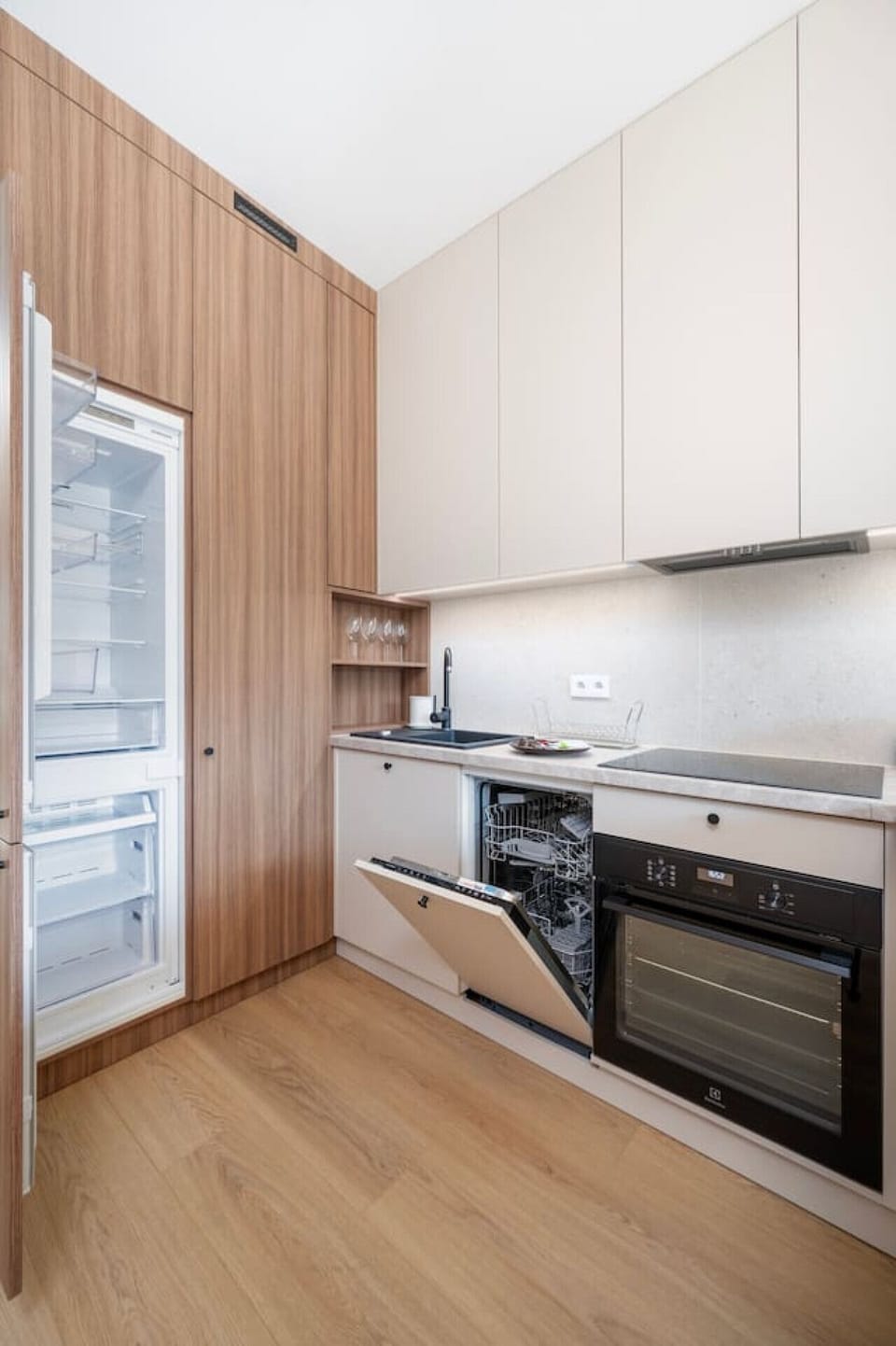 Fully Equipped Bathroom | Book Now with RENTUJEMY