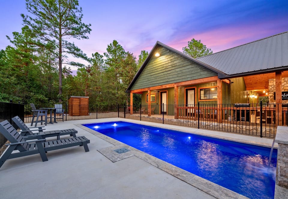 A sparkling pool with plenty of lounge seating, perfect for relaxing and enjoying warm evenings by the cabin.