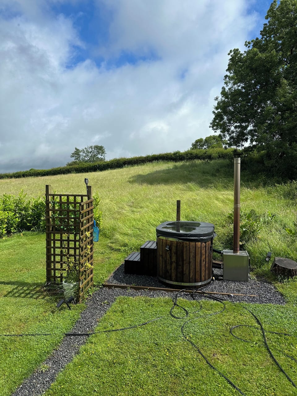 Outdoor spa tub