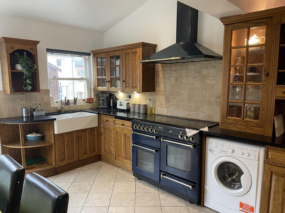 House | Private kitchen | Fridge, microwave, oven, stovetop