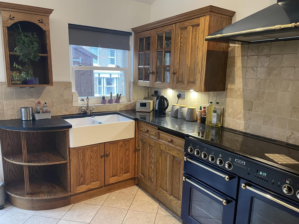 House | Private kitchen | Fridge, microwave, oven, stovetop