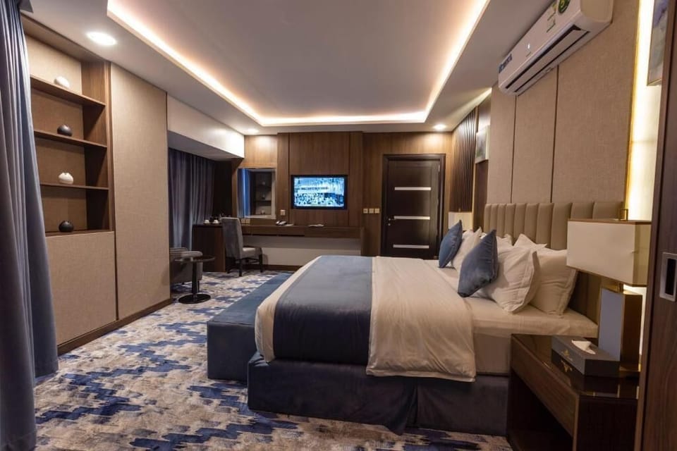 Junior suite with sauna | In-room safe, blackout drapes, soundproofing, iron/ironing board