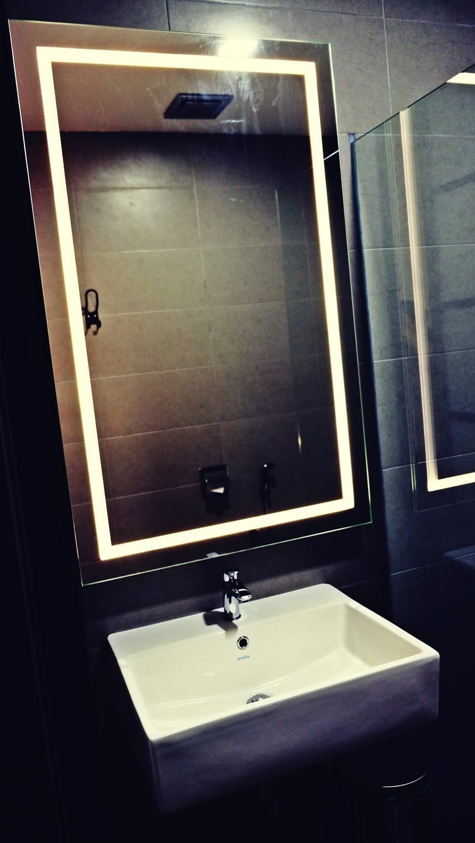 Bathroom sink