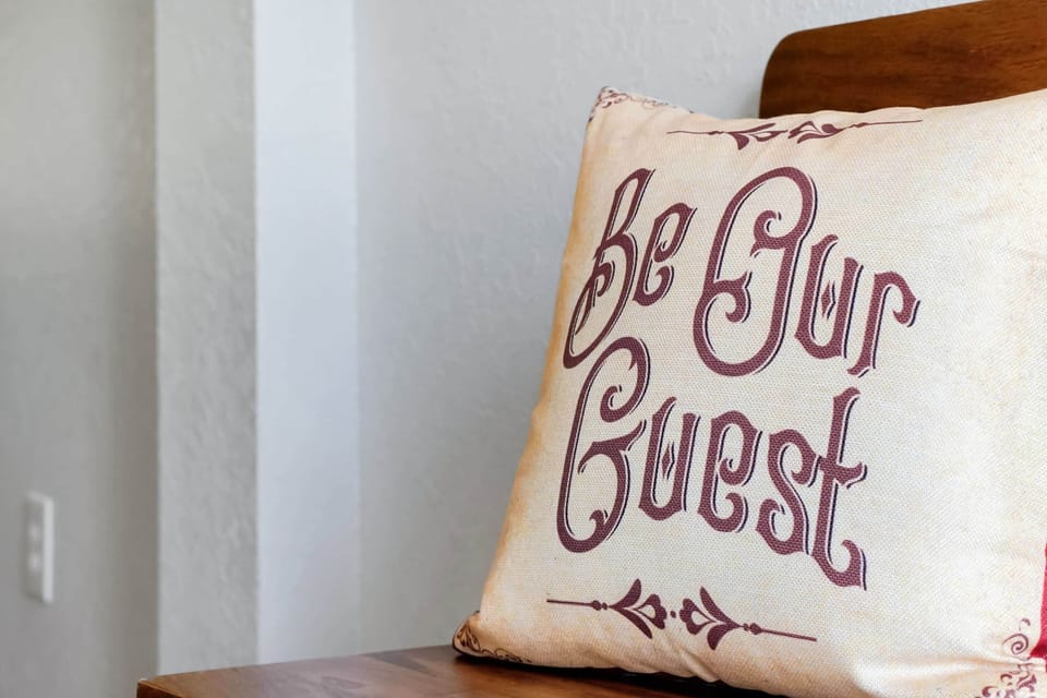 Calabria Be our guest pillow ( promo )