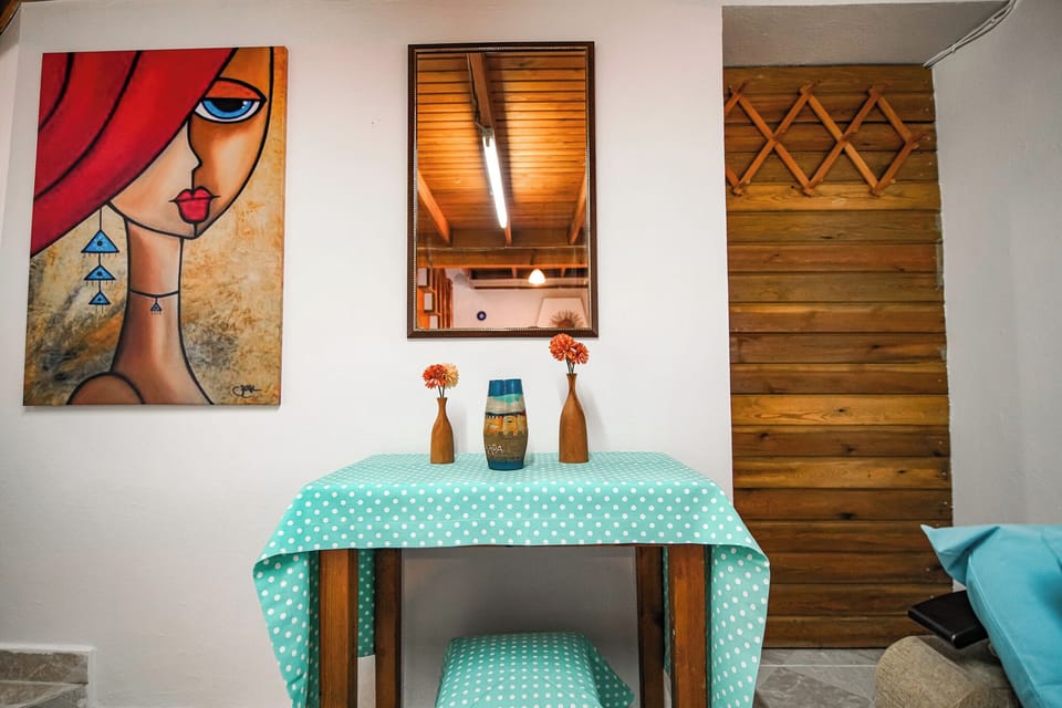 Standard Duplex, Courtyard View | Minibar, free cribs/infant beds, free WiFi, bed sheets