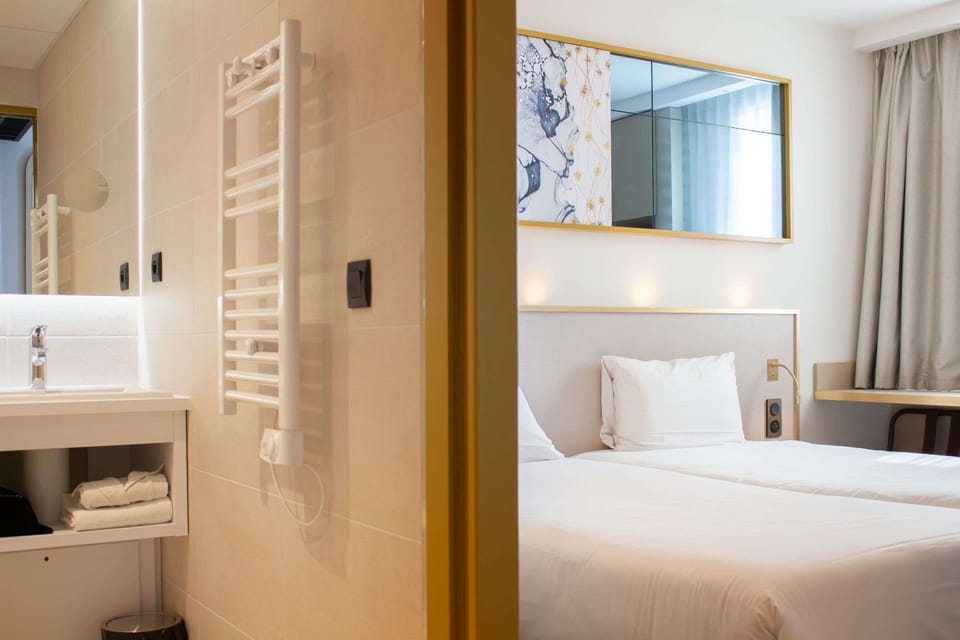 Standard Twin Room | Premium bedding, desk, laptop workspace, soundproofing