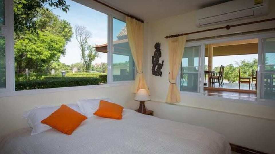 Deluxe Room | Minibar, desk, free WiFi, bed sheets