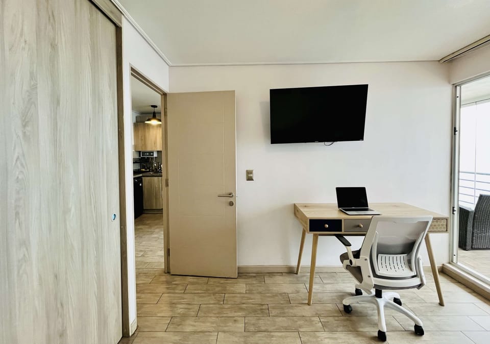Bedroom 2, 2 single beds