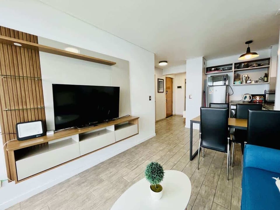 Stylish living room w/ wall-mounted TV & modern shelving