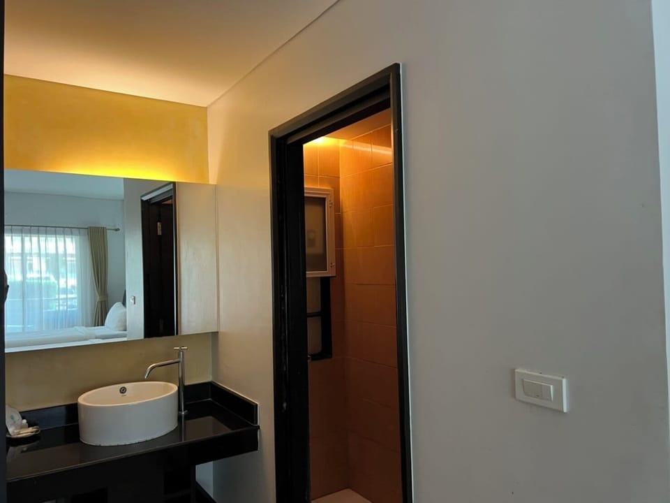 Shower, free toiletries, hair dryer (on request), towels