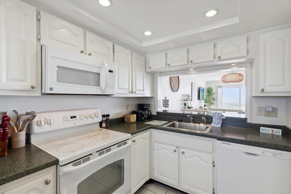 Kitchen Area with appliances perfect for meal prep.