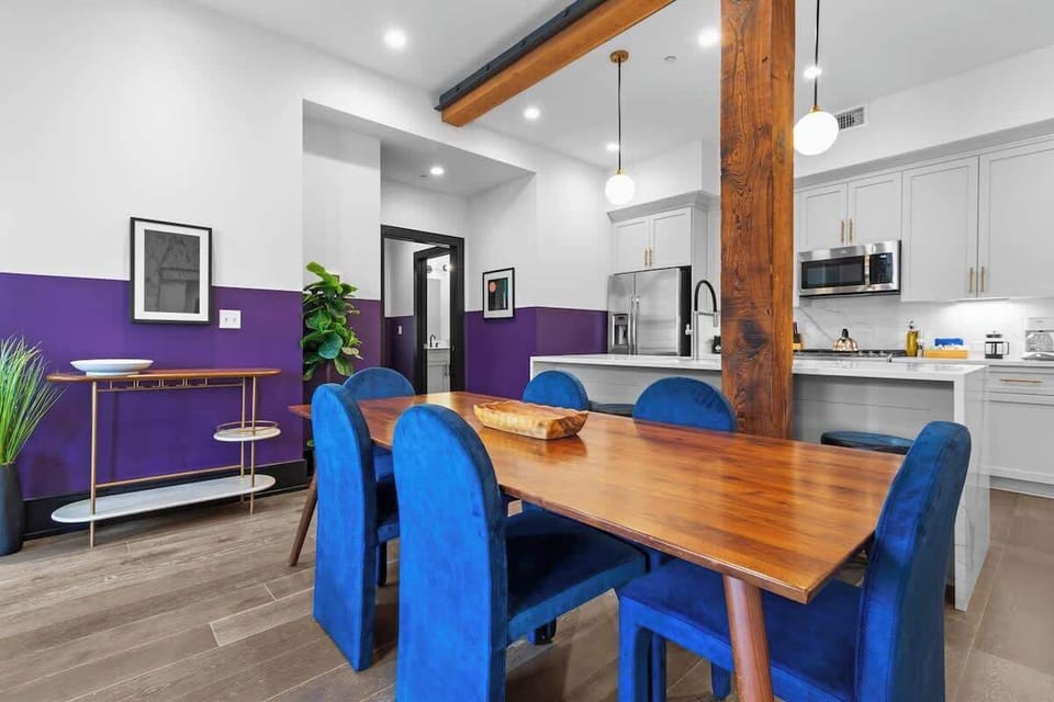 Enjoy meals together at your in-suite dining table with seating for your group. Whether it’s takeout, delivery, or a home-cooked meal, this cozy dining area makes every stay at 888 Baronne feel like home in New Orleans.