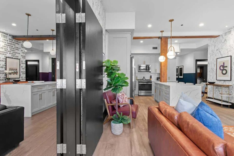 Conjoining Door connecting two living areas.