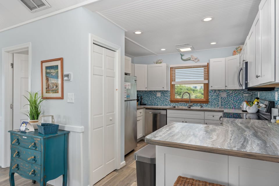 WH476: Second Wind | TL Kitchen Area - Island Seating for 2