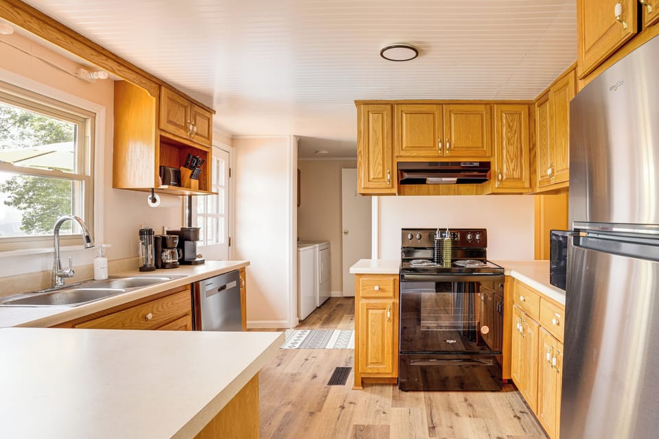 Kitchen | Keurig & Drip Coffee Makers | Dishwasher | Cooking Utensils