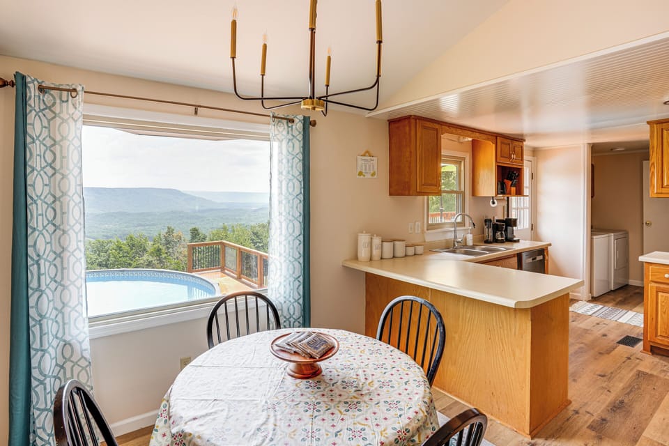 Dining Area | Dishware & Flatware Provided