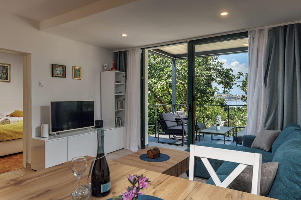 Family House, 2 Bedrooms, Microwave, Mountainside (Beachside House Lara) | Living area | Flat-screen TV