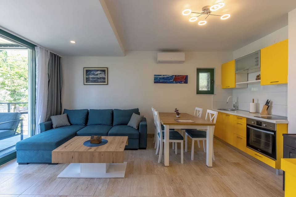 Family House, 2 Bedrooms, Microwave, Mountainside (Beachside House Lara) | Interior
