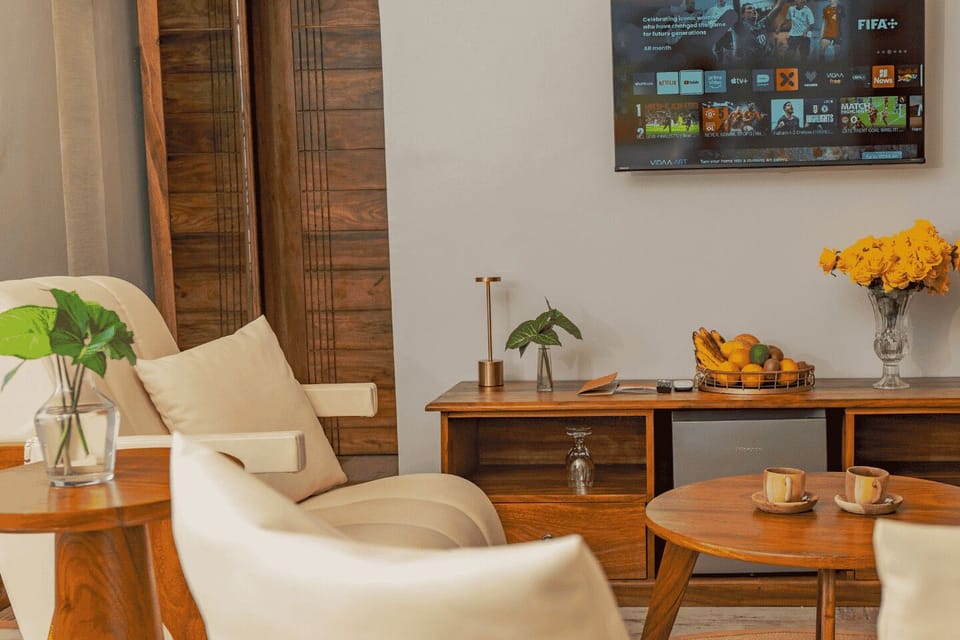 Family Suite, Balcony, Lake View | Living room | 43-inch TV with digital channels, fireplace, Netflix