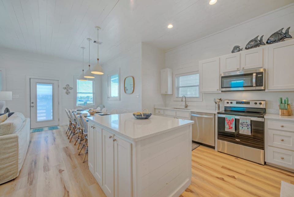 Fully equipped kitchen.