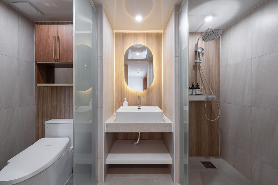 Terrace Room | Bathroom | Free toiletries, hair dryer, slippers, bidet