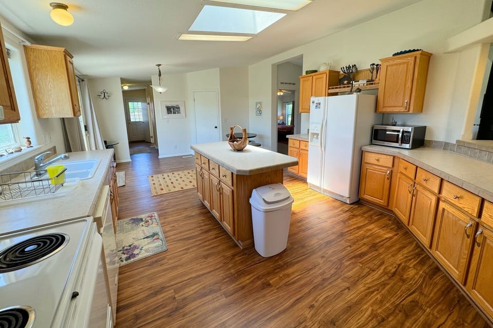 Stay in and make a meal using this well-appointed kitchen! 