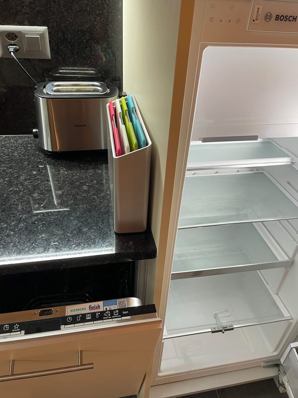 Big fridge, dishwasher 