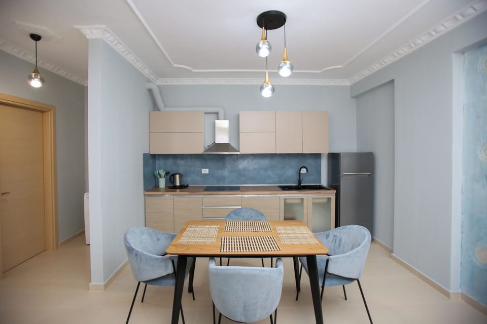 Luxury Apartment, Sea View | Private kitchen