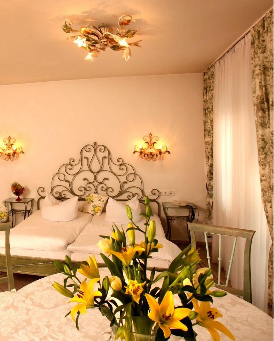 Classic Twin Room | Premium bedding, minibar, in-room safe, individually decorated