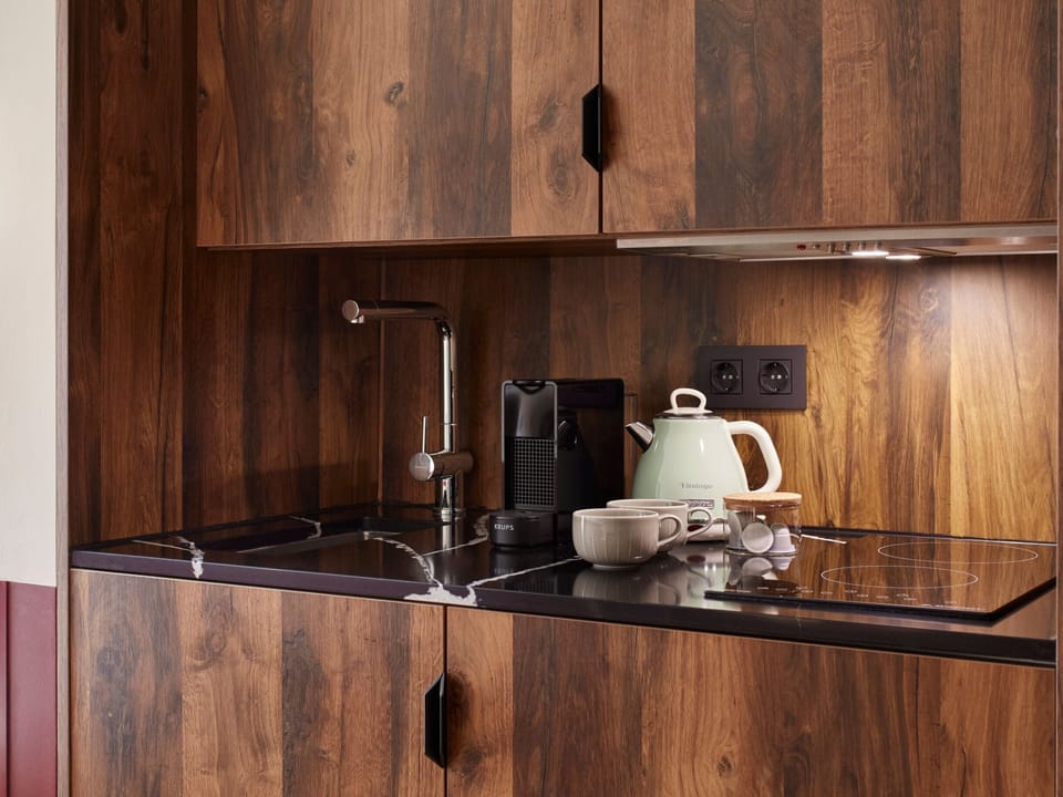 Medium Studio with Kitchenette | Private kitchen | Coffee/tea maker, electric kettle, eco-friendly cleaning products