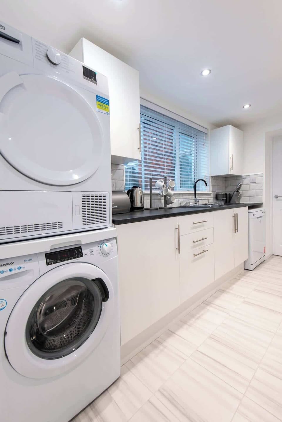This washing machine is designed to blend seamlessly with the modern décor and offers practicality with its spacious capacity, making it an essential appliance for your stay.






