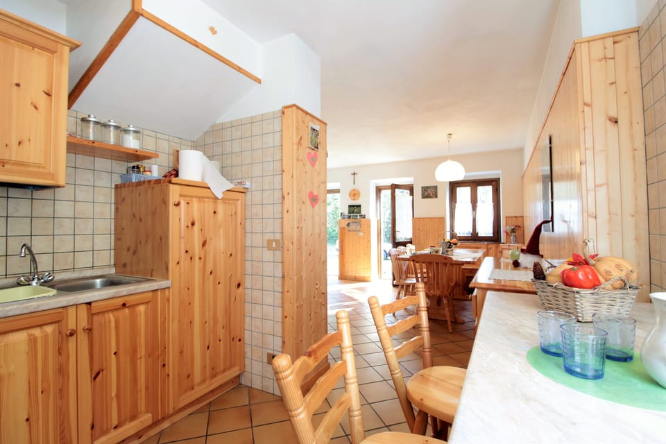 House, Mountain View | Private kitchen | Full-size fridge, oven, cookware/dishes/utensils