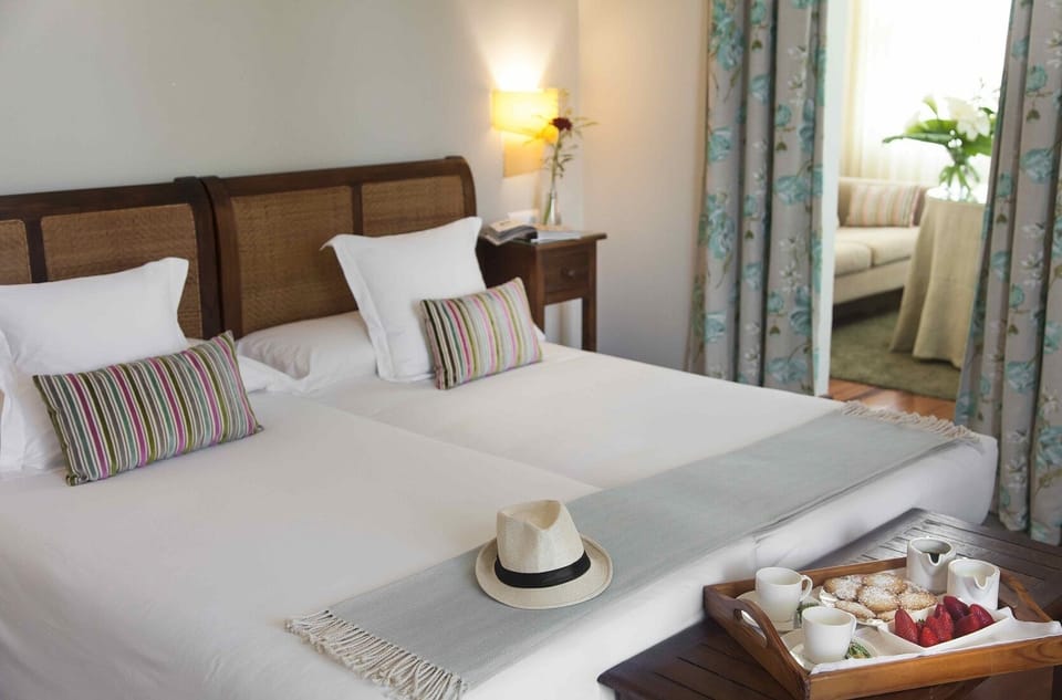 Double Room (lounge) | Down comforters, in-room safe, desk, laptop workspace