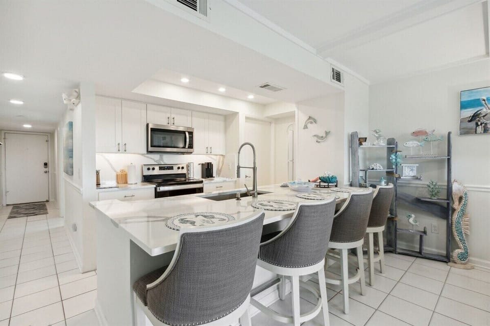 Seating for 4 for Dining