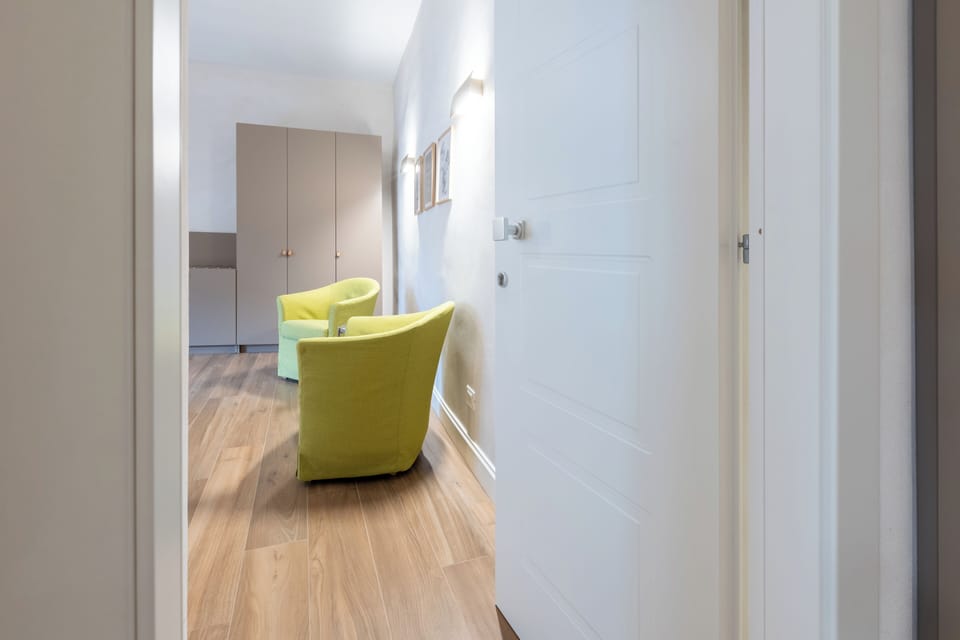 Deluxe Suite | In-room safe, desk, laptop workspace, blackout drapes