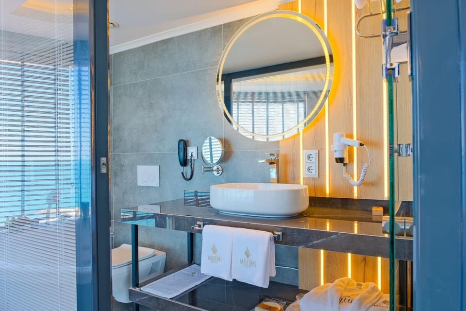 Deluxe Suite With Spa Tub Sea View | Bathroom | Hair dryer, slippers, towels, soap