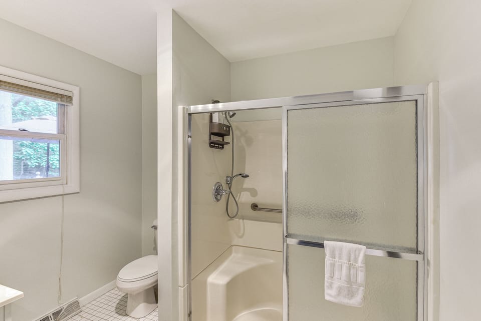 Charming Union Pier Home w/ Deck: Half-mi to Beach Cottage in Chikaming Township
