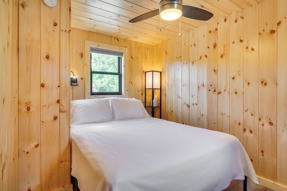 Deck & Grill: Lake of the Ozarks Cabin in Warsaw Cottage in Lake of the Ozarks