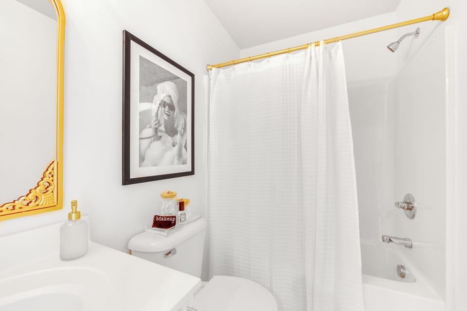 Chic Morgantown Vacation Rental - 2 Mi to Wvu! Apartment in Morgantown